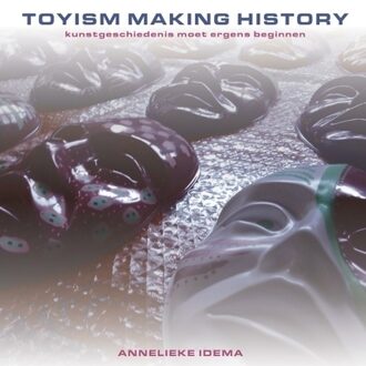 Toyism, making history - Boek Annelieke Idema (9461935862)