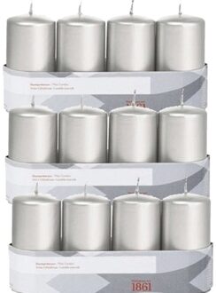 Trend Candles 12x Zilveren cilinderkaarsen/stompkaarsen 5 x 10 cm