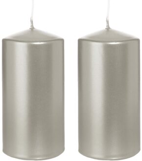 Trend Candles 2x Kaarsen zilver 6 x 12 cm 40 branduren sfeerkaarsen - Stompkaarsen Zilverkleurig