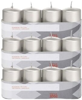 Trend Candles Cilinderkaarsen/stompkaarsen - set 12x - zilver - 5 x 8 cm - 18 branduren