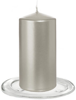 Trend Candles Stompkaarsen met glazen onderzetters set van 2x stuks - zilver metallic 6 x 12 cm - Stompkaarsen Zilverkleurig