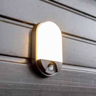 Trend - LED Wandlamp met sensor - 10 watt 825 lumen - Bewegingssensor en schemerschakelaar - 3000K warm wit licht - Zwart - IP65 voor binnen en buiten