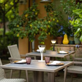 Tyble LED tafellamp op zonne-energie, wit / teak, 2.700 K, 200 lm wit, teak-grijs