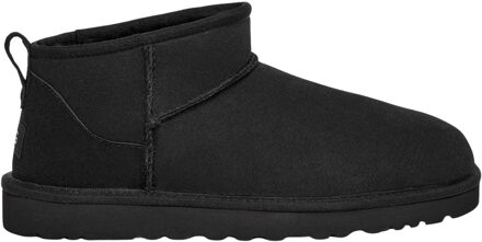 Ugg Klassieke Zwarte Suède Enkellaarzen UGG , Black , Heren - 40 Eu,43 Eu,44 Eu,41 Eu,47 Eu,42 EU