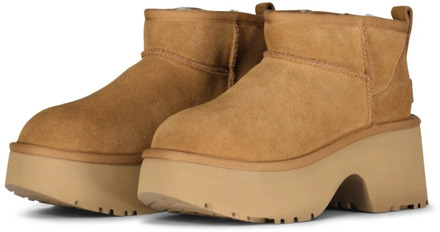 Ugg Luxe Velourslaarzen Moderne Stijl UGG , Brown , Dames - 39 Eu,41 Eu,38 Eu,40 EU