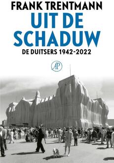 Uit de schaduw -  Frank Trentmann (ISBN: 9789029552431)