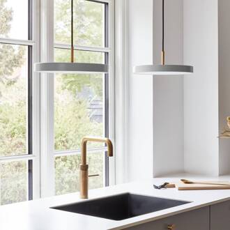 UMAGE LED hanglamp Asteria Medium lichtgrijs/messing Ø 43 cm