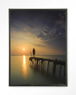 Urban Cotton Wandkleed 'Good Morning Cirebon' 110 x 145cm in Floating Frame - black