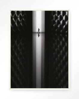 Urban Cotton Wandkleed 'Passing' 110 x 145cm in Floating Frame - off white