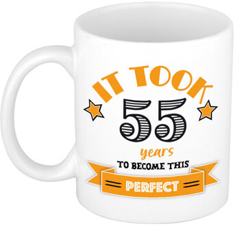 Verjaardag cadeau mok 55 jaar - oranje - grappig - 300 ml - keramiek - feest mokken
