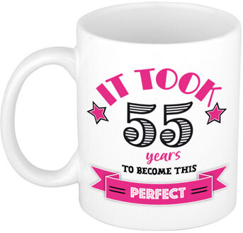 Verjaardag cadeau mok 55 jaar - roze - grappig - 300 ml - keramiek - feest mokken