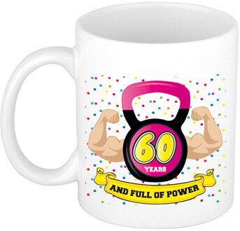 Verjaardag cadeau mok 60 jaar - roze - spieren - 300 ml - keramiek - feest mokken