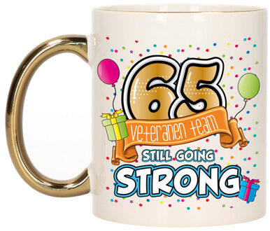Verjaardag cadeau mok 65 jaar - goud - veteranen team - 300 ml - keramiek
