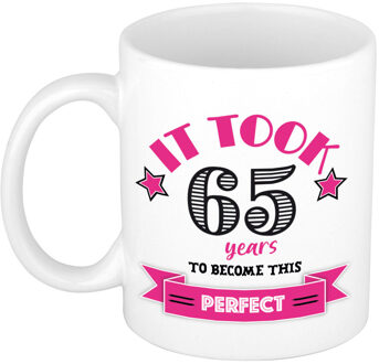 Verjaardag cadeau mok 65 jaar - roze - grappig - 300 ml - keramiek - feest mokken