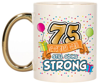 Verjaardag cadeau mok 75 jaar - goud - veteranen team - 300 ml - keramiek