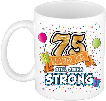 Verjaardag cadeau mok 75 jaar - wit - veteranen team - 300 ml - keramiek