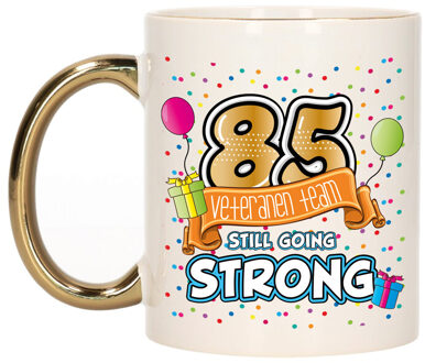 Verjaardag cadeau mok 85 jaar - goud - veteranen team - 300 ml - keramiek