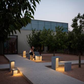 Vibia Empty 4130 buitenlamp van beton, 70 cm grijs