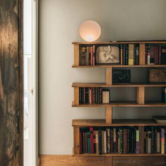 Vibia LED tafellamp Musa 7400, rosé, Ø 26 cm, staand