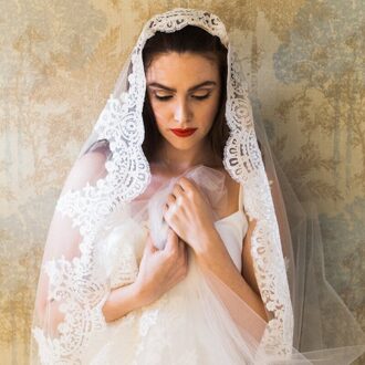 Vintage Bruiloft Sluier 3*1.5 M Lange Lace Edge Kathedraal Bridal Veils Een Layer Bruiloft Accessoires Veu De N Ivoor