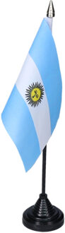 Vlag Argentinie tafelvlaggetjes - 1x stuks - 10 x 15 cm vlag - met zwarte standaard