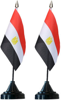 Vlag Egypte tafelvlaggetjes - 4x stuks - 10 x 15 cm vlag - met zwarte standaard
