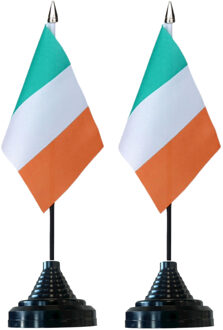 Vlag Ierland tafelvlaggetjes - 6x stuks - 10 x 15 cm vlag - met zwarte standaard - versiering