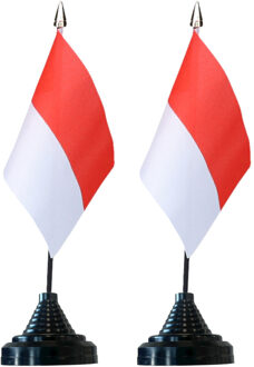 Vlag Indonesie tafelvlaggetjes - 6x stuks - 10 x 15 cm vlag - met zwarte standaard