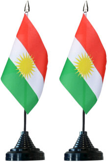 Vlag Koerdistan tafelvlaggetjes - 2x stuks - 10 x 15 cm vlag - met zwarte standaard