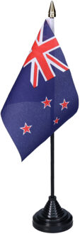 Vlag Nieuw Zeeland tafelvlaggetjes - 1x stuks - 10 x 15 cm vlag - met zwarte standaard