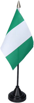 Vlag Nigeria tafelvlaggetjes - 1x stuks - 10 x 15 cm vlag - met zwarte standaard