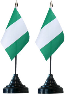 Vlag Nigeria tafelvlaggetjes - 2x stuks - 10 x 15 cm vlag - met zwarte standaard