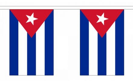 Vlaggetjes vlaggenlijn Cuba - 900 cm - polyester stof - buiten/binnen - landen - versiering