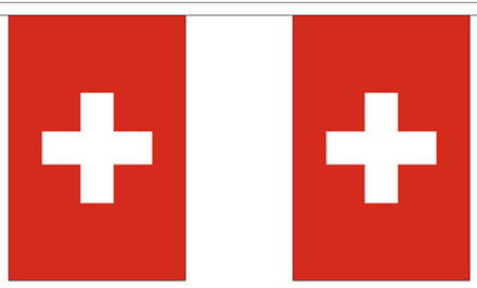 Vlaggetjes vlaggenlijn Zwitserland - 300 cm - polyester stof - buiten/binnen - landen - versiering