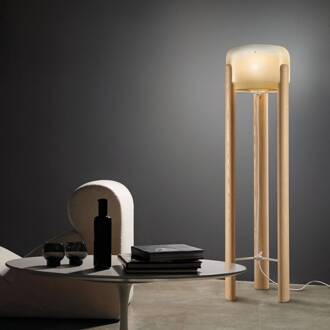 Vloerlamp Sata kap in amber, voet hout licht amber, hout licht