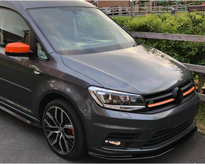 Volkswagen Oneway Voorspoilerlip passend voor Volkswagen Caddy MK4 2015-2020 - Glanzend zwart OWFS01003