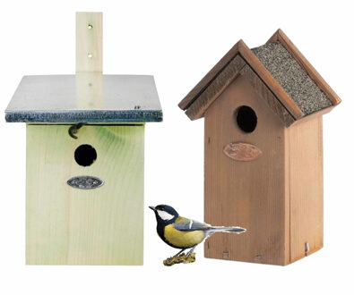 Voordeelset van 2x stuks houten vogelhuisjes/nestkastjes groen en houtkleur