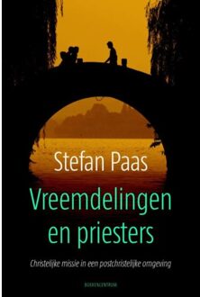 Vreemdelingen en priesters - Boek Stefan Paas (9023970446)