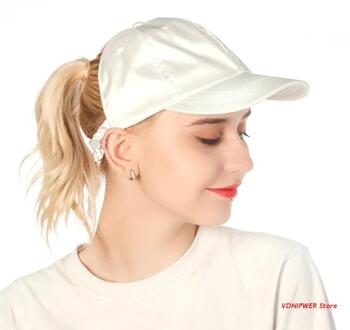 Vrouwen Half Lege Top Backless Paardenstaart Baseball Cap Kunstleer Effen Kleur Rommelige Hoge Broodje Elastische Zonneklep Trucker D08E wit