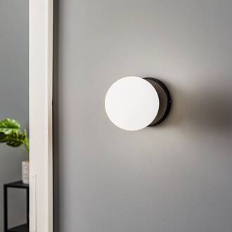 Wandlamp Kiba, zwart/goud, kap glazen bol zwart, goud, wit opaal