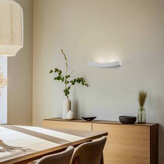 Wandlamp Lino van keramiek, gebogen vorm wit