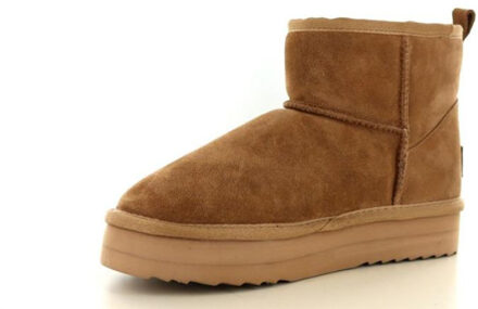 Warmbat Wallaby woman platform Klaproos - 39