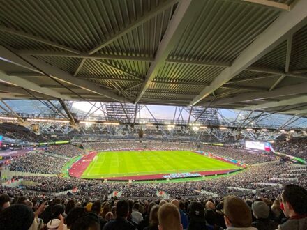 West Ham United vs Wolverhampton Wanderers (Premier League) (Vliegtuig)