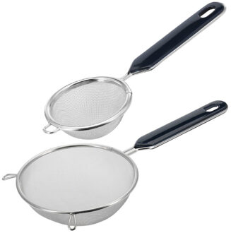 Westmark Keuken vergieten - 2x stuks - met handvat - zwart/zilver - rvs - D10 en D7 cm - theezeefjes