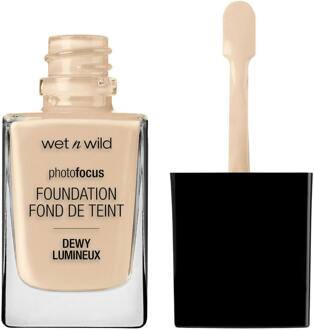 Wetn Wild Photofocus Foundation Dewy Lumineux Soft Ivory