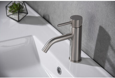 Wiesbaden Ribbd Wastafelkraan - Geborsteld Staal