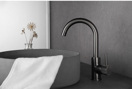 Wiesbaden Ribbd Wastafelkraan met Draaibare Uitloop - Gunmetal