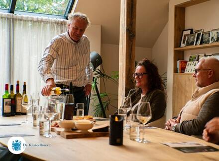Wijnproeverij aan huis verzorgd door De Kasteelhoeve (4, 6 of 8 personen)