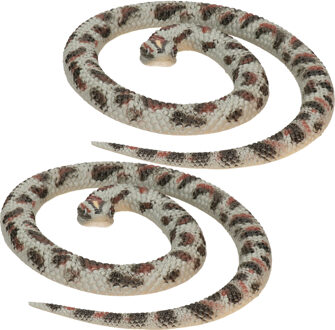 Wild Republic Slangen speelgoed dieren - 2x rubberen nep / namaak slangen - van 65 cm - Python en koraalslang