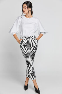 Wit top met bisschopmouwen van Conquista